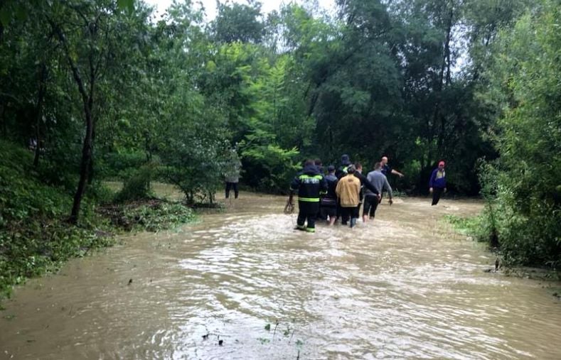 Vine prăpădul peste România: S-a emis cod roșu de inundații! - inundatii5-1748425408.jpg