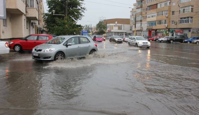 CONSTANȚA, SUB COD GALBEN DE PLOI ABUNDENTE, VÂNT ȘI FRIG! - inundatii51369392661-1444385291.jpg