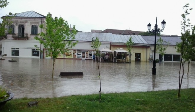 Galerie FOTO. Ce ravagii a făcut potopul în județul Constanța - inundatiicernavoda-1372698649.jpg