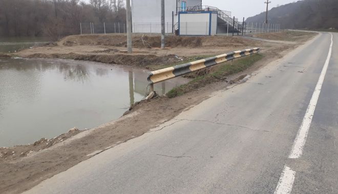 Galerie foto. Dunărea amenință drumurile județene din Constanța! - inundatiidunare3-1522240813.jpg