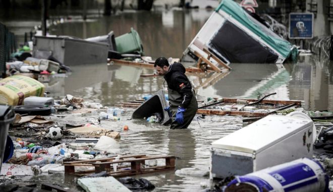 Inundații fără precedent în Franța.  Mai multe persoane au murit - inundatiifranta-1539604418.jpg