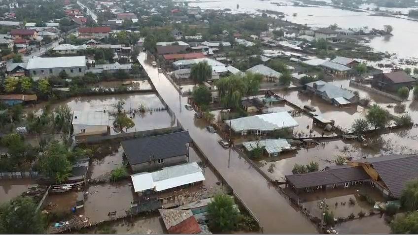 Bilanț IGSU inundații: 28 de localități acoperite de ape, 5.000 de gospodării afectate de viituri, 320 de persoane evacuate și salvate