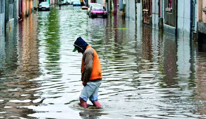 Japonia, sub ape. Țara,  devastată de inundații puternice - inundatiijaponia-1499772102.jpg