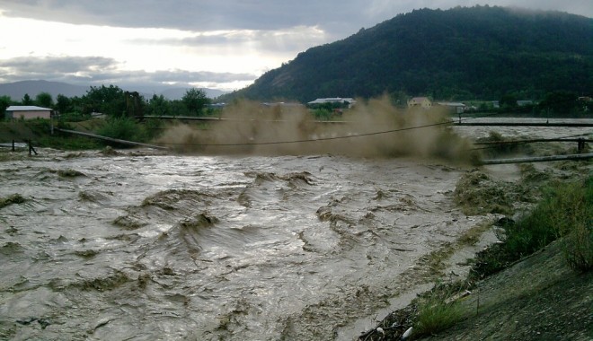 Furtuna tropicală Arlene în Mexic: 11 morți și 300.000 de sinistrați - inundatiimexic-1309708967.jpg