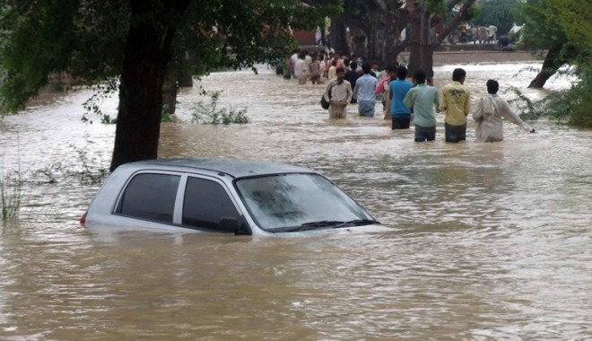 Furtuni și precipitații abundente în Orientul Mijlociu - inundatiiorientmijlociu-1357742196.jpg