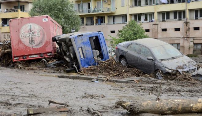 Vreme severă în Spania: Zeci de mașini luate de ape - inundatiispania-1536504143.jpg