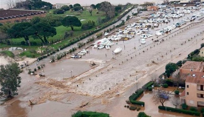 FRANȚA, sub ape. COD ROȘU de inundații devastatoare - inundatiiteribileinfranta2mortis-1412085416.jpg