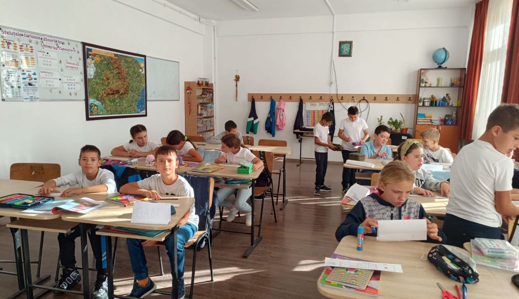 O șansă în plus pentru elevii constănțeni din învățământul simultan - invatamant-simultan-1714645925.jpg
