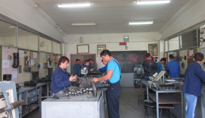 Învățământul profesional și dual, o șansă pentru elevi să obțină două calificări - invatamantulprofesional-1581956573.jpg