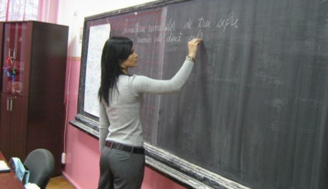 O lună  de pregătire pentru  cadrele clasei pregătitoare - invatatoareprofesoara-1342122803.jpg