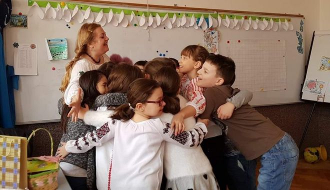 LA MULȚI ANI tuturor învățătorilor constănțeni! Ce le-a transmis premierul României de ziua lor - invatator-1654415648.jpg