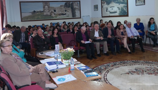 Învățătorii dobrogeni și-au dat întâlnire la Hârșova - invatatoriidobrogeni-1413484026.jpg