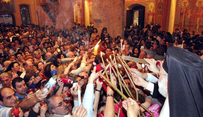 Sfânta Lumină de Paști  vine din largul Mării Negre - invierea-1397740486.jpg