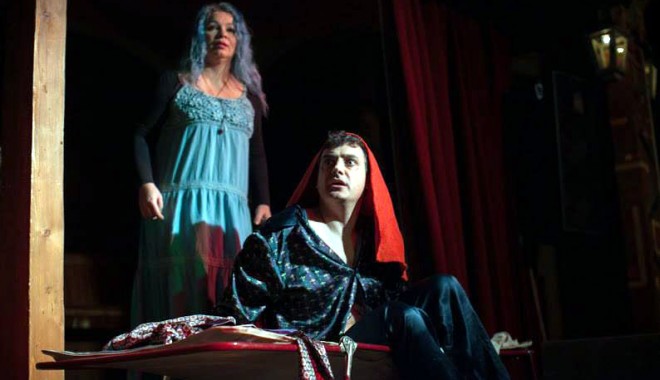 Invitație la o comedie romantică - invitatielaocomedie-1391016355.jpg