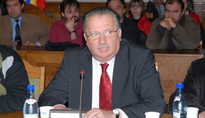 PDL cere demisia ministrului Educației, Ioan Mang, acuzându-l de plagiat - ioanmang917743001336376851-1336560827.jpg