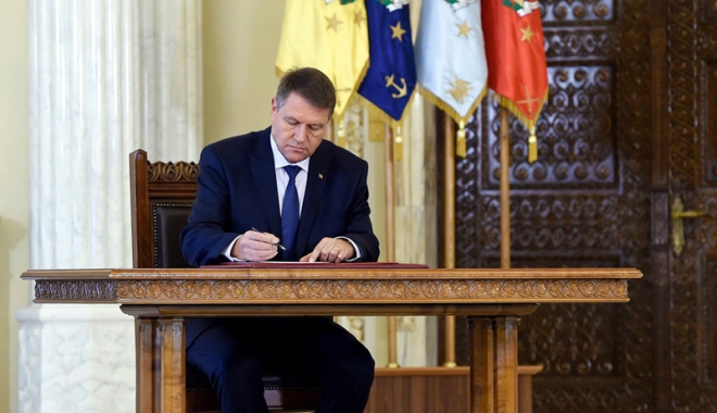 Iohannis a promulgat Legea privind RCA - iohannis-1496246629.jpg