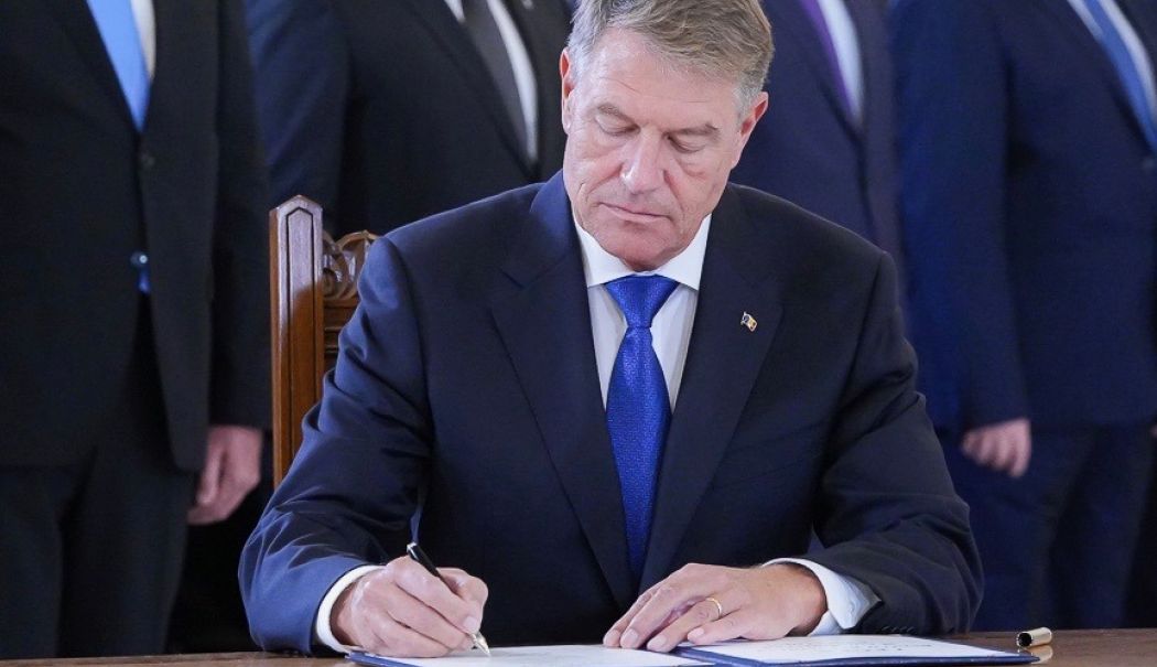 Modificări la legea reformei în domeniul sănătăţii. Vor creşte atribuţiile colegiilor teritoriale - iohannis-lege-1728306411.jpg