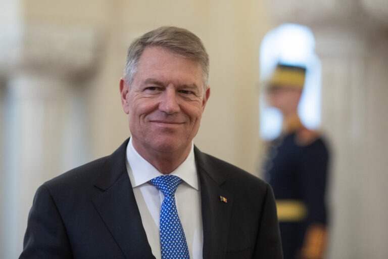 Preşedintele Klaus Iohannis merge la reuniunea extraordinară a Consiliului European - iohannis-orient-1713271174.jpg