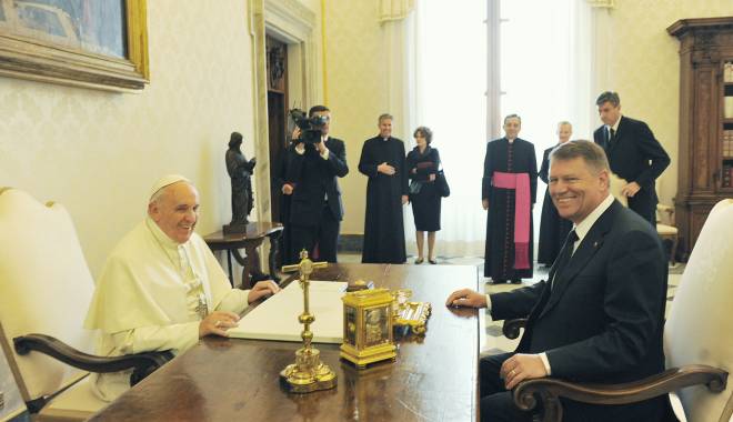 Papa Francisc va vizita România. Data va fi stabilită pe canale diplomatice - iohannissipapafrancisc-1431701522.jpg
