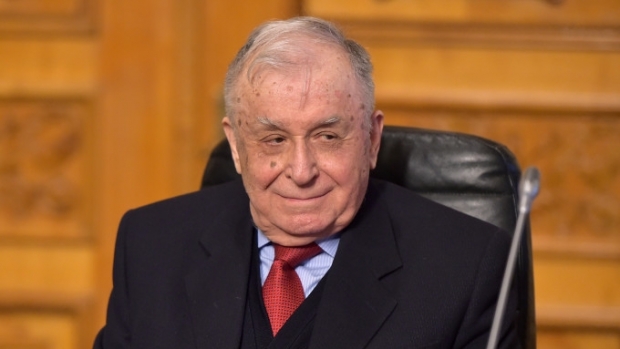 Urnă mobilă pentru fostul președinte al PSD, Ion Iliescu - ioniliescu-1574611711.jpg