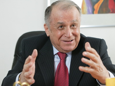 Ion Iliescu, internat la Spitalul Elias - ioniliescuadrianstoicoviciu-1326658644.jpg