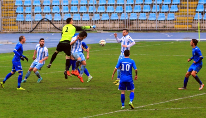 Ioniță și Manole, la primul meci pentru FC Farul - ionita-1460135239.jpg