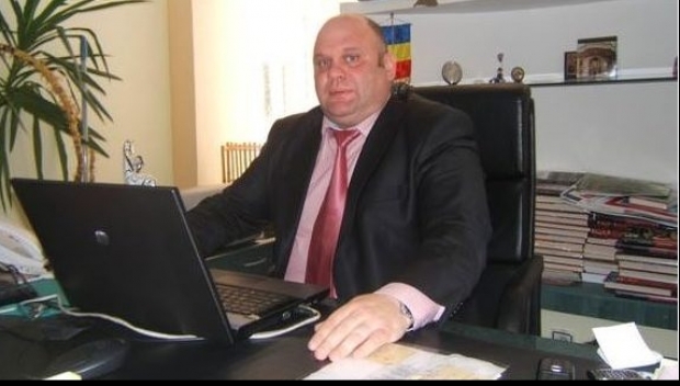 Șeful CJAS Bacău și-a dat spor de 2200 lei lunar pentru că stă în fața calculatorului - ionmariussavin12293100-1532779700.jpg