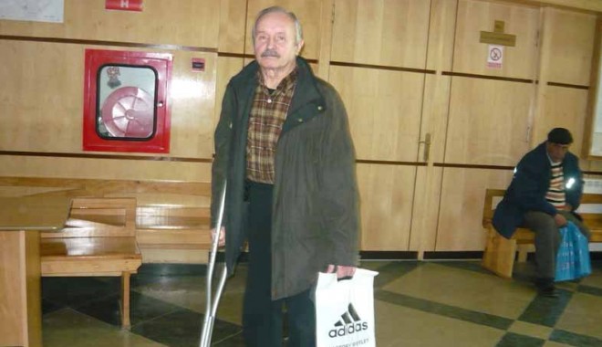 Bătrân amenințat cu 