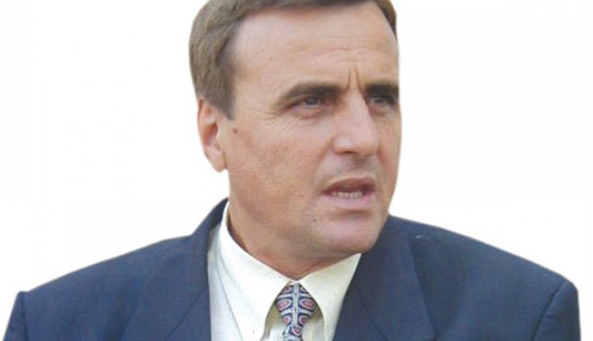 Cum ajută deputatul Zanfir Iorguș cadrele didactice din Mangalia - iorgus13-1317673934.jpg