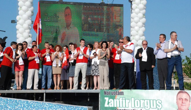 Echipa Iorguș, alături de UNPR și PNȚCD la Festivalul Plăcintei Dobrogene - iorgus2-1338923362.jpg