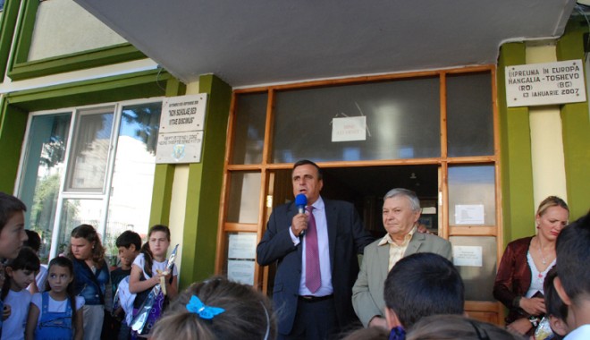 Ce a spus deputatul Zanfir Iorguș despre Primăria Mangalia în prima zi de școală - iorguslascoala2-1315857620.jpg