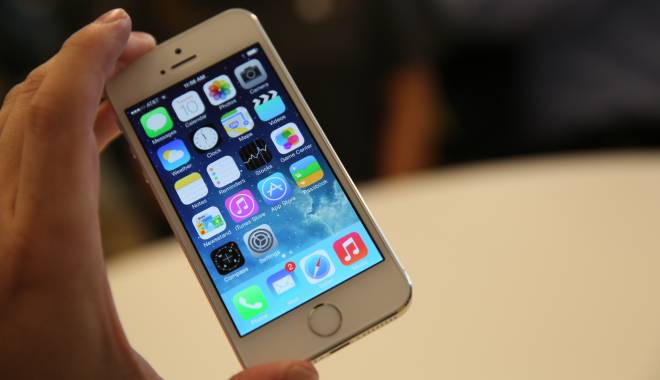 Vânzările de smartphone-uri au înregistrat cea mai slabă creștere din ultimii doi ani - iphone-1440089854.jpg