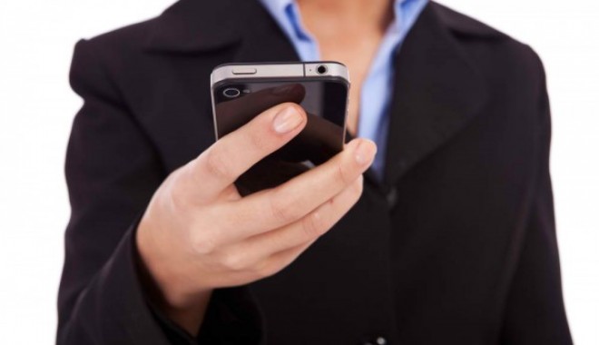 S-a electrocutat în timp ce își încărca telefonul. APPLE efectuează o anchetă în acest caz - iphone460-1373957663.jpg