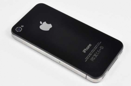 De ce să vă feriți de iPhone 4 - iphone494876200-1322742013.jpg