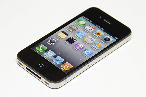 Telefoanele mobile, ținta predilectă a hoților de la Vama Veche - iphone4cosmote-1342261160.jpg