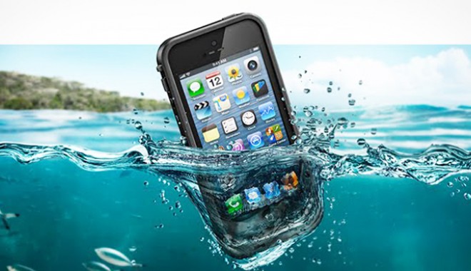Ți-ai SCĂPAT TELEFONUL ÎN APĂ? Cea mai bună metodă prin care îl poți repara - iphoneinwater-1396444146.jpg