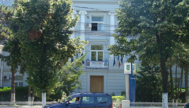 Cine sunt și ce au făcut până acum cei trei candidați la șefia IPJ Constanța? - ipjconstanta-1308848378.jpg