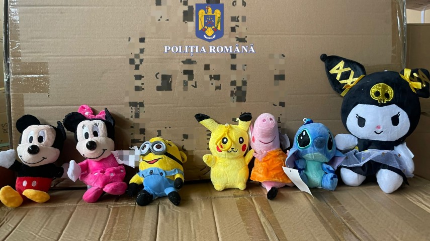 Poliţiştii din Constanţa verifică un container cu mărfuri care ar putea fi contrafăcute - ipjct2-1724916667.jpg