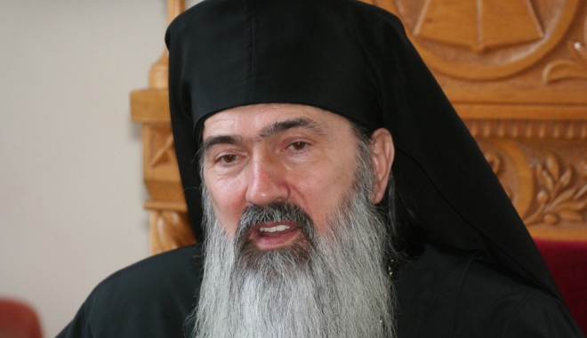 De Sfântul Nicolae, IPS Teodosie împarte daruri copiilor - ipsteodosie1333437381-1354662422.jpg
