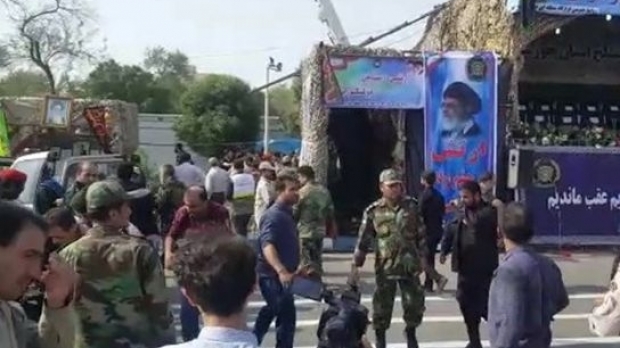 MASACRU ÎN IRAN! 24 de morți și zeci de răniți. O grupare antiguvernamentală arabă a revendicat atacul - iran-1537624763.jpg