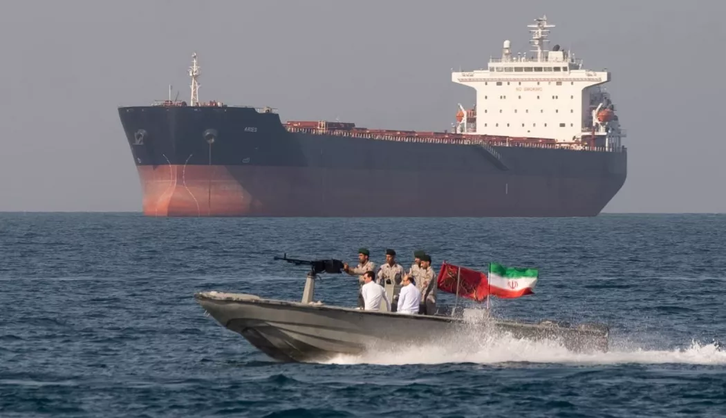 Iranul a autorizat trecerea navelor cu bunuri esențiale către porturile sale prin strâmtoarea Ormuz