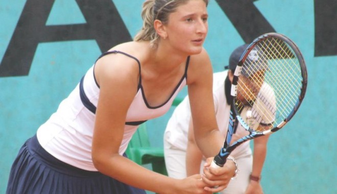 Irina-Camelia Begu a urcat pe locul 56 în clasamentul WTA, cea mai bună clasare din carieră - irinacameliabeguparis2008128-1310973688.jpg