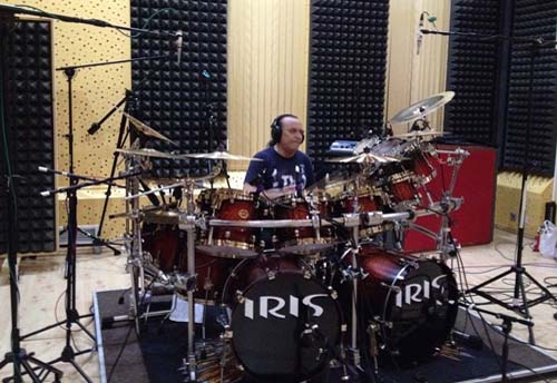 Toboșarul trupei Iris a fost operat de hernie de disc.Va lipsi de la concertele programate în decembrie - irir-1448381951.jpg