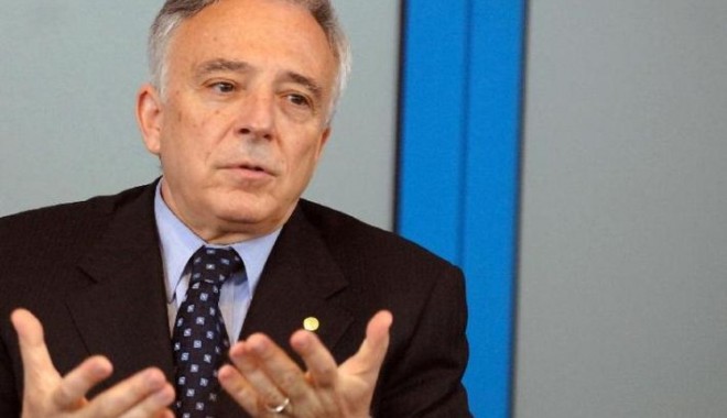 Tot clienții sunt vinovați de abuzurile băncilor - isarescu-1375879584.jpg