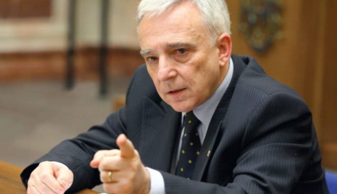 Rezervele valutare BNR au scăzut cu aproape 1 miliard €, la cel mai mic nivel din ultimele luni - isarescu-1578141859.jpg