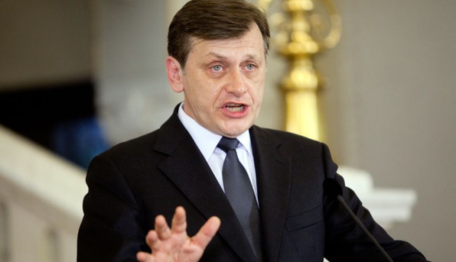 Își dă Crin Antonescu demisia? - isidacrindemisia-1401053072.jpg