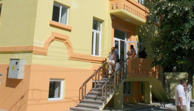 Ei sunt cei șase profesori care au înlesnit fraudele la Bacalaureat 2013 - isj-1378821750.jpg