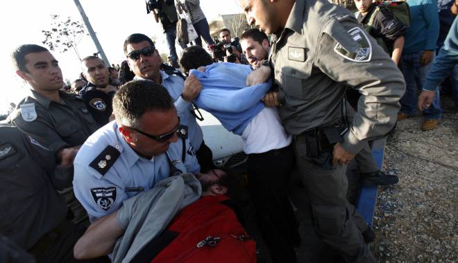 Violențe la Ierusalim. Poliția israeliană a intervenit contra unui grup extremist arab - israel-1437915080.jpg