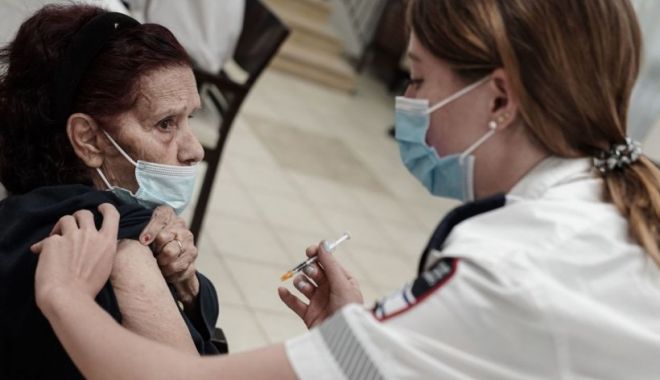 Metoda cu care autoritățile îi determină pe oameni să-și facă a treia doză de vaccin, în Israel - israel-1633265125.jpg