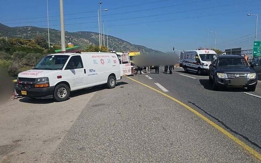 Un mort şi cel puţin un rănit, după ce un bărbat a intrat cu maşina într-o stație de autobuz - israel-1742815190.jpg
